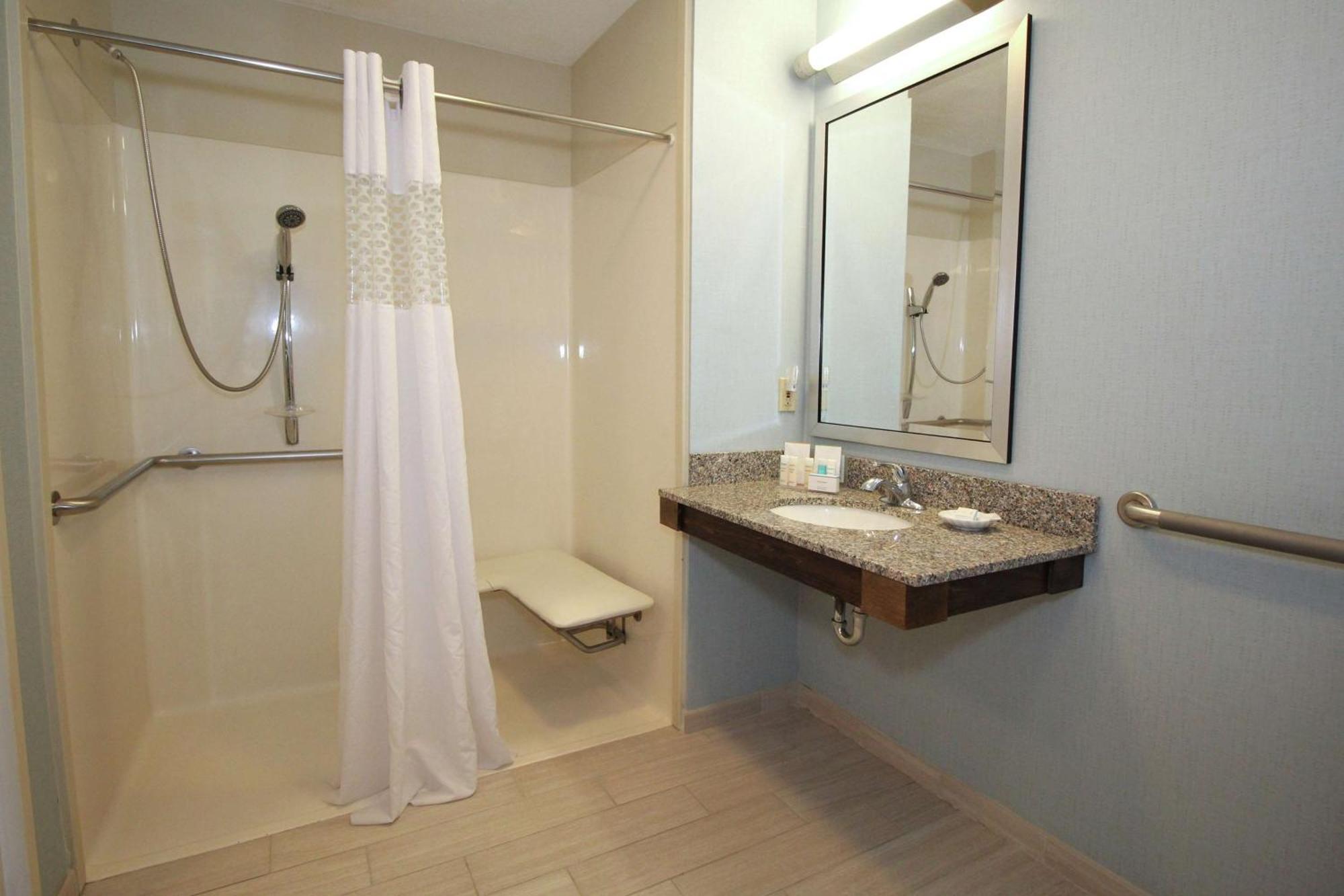 Hampton Inn Sandusky-Central Екстер'єр фото